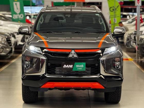 MITSUBISHI L200 TRITON 2.4 16V TURBO DIESEL SAVANA GLS CD 4X4 AUTOMÁTICO